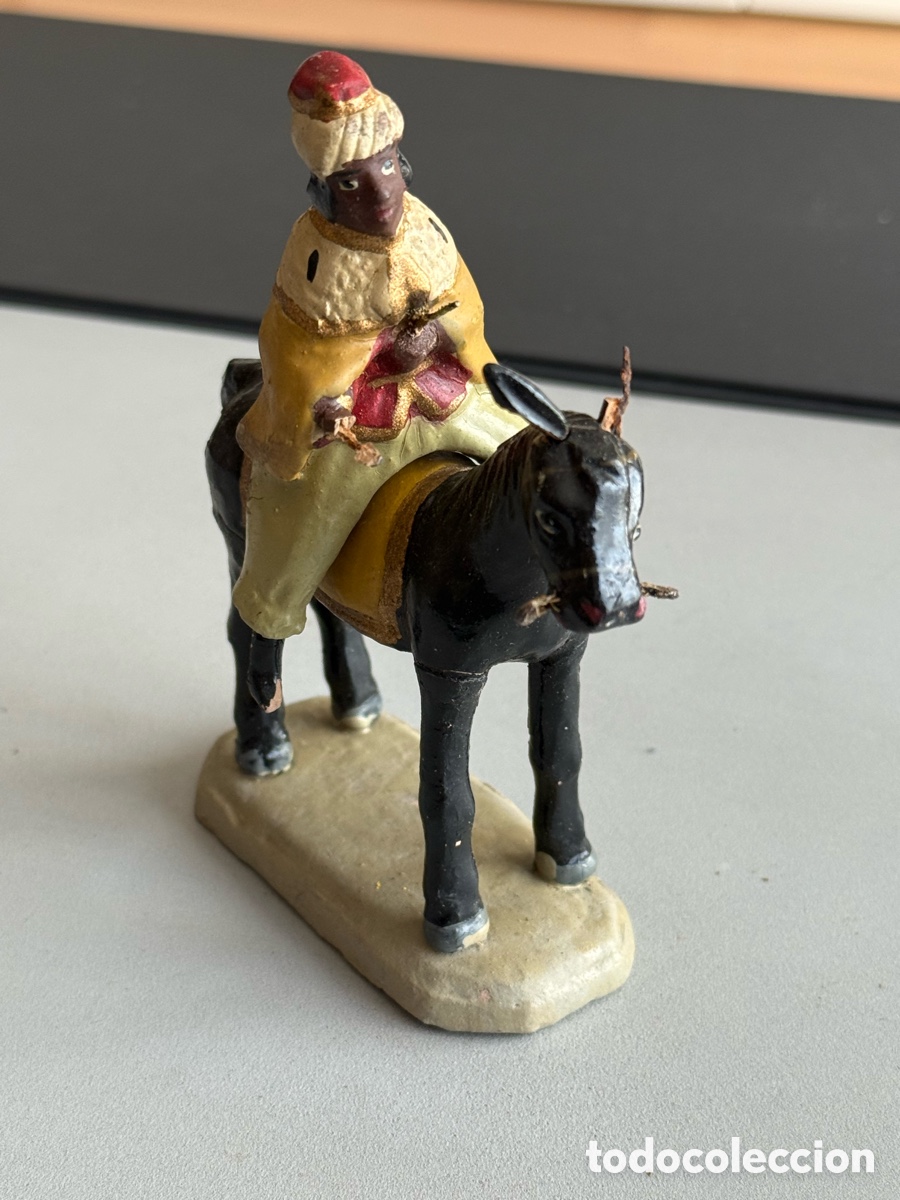 Figuras de Bel&eacute;n: REY MAGO a CABALLO. Terracota. 12 cm
