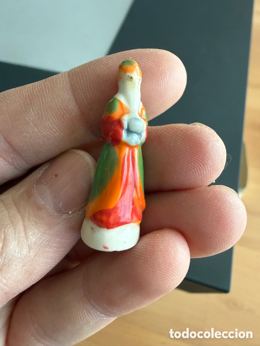 Figuras de Bel&eacute;n: Rey Mago. Porcelana. Rosc&oacute;n. 4 cm