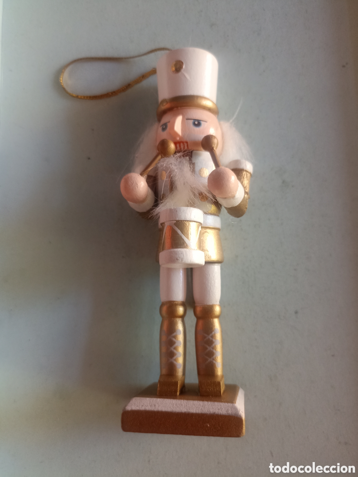 Figuras de Bel&eacute;n: Soldado cascanueces dorado y blanco con tambor 13 cms de alto