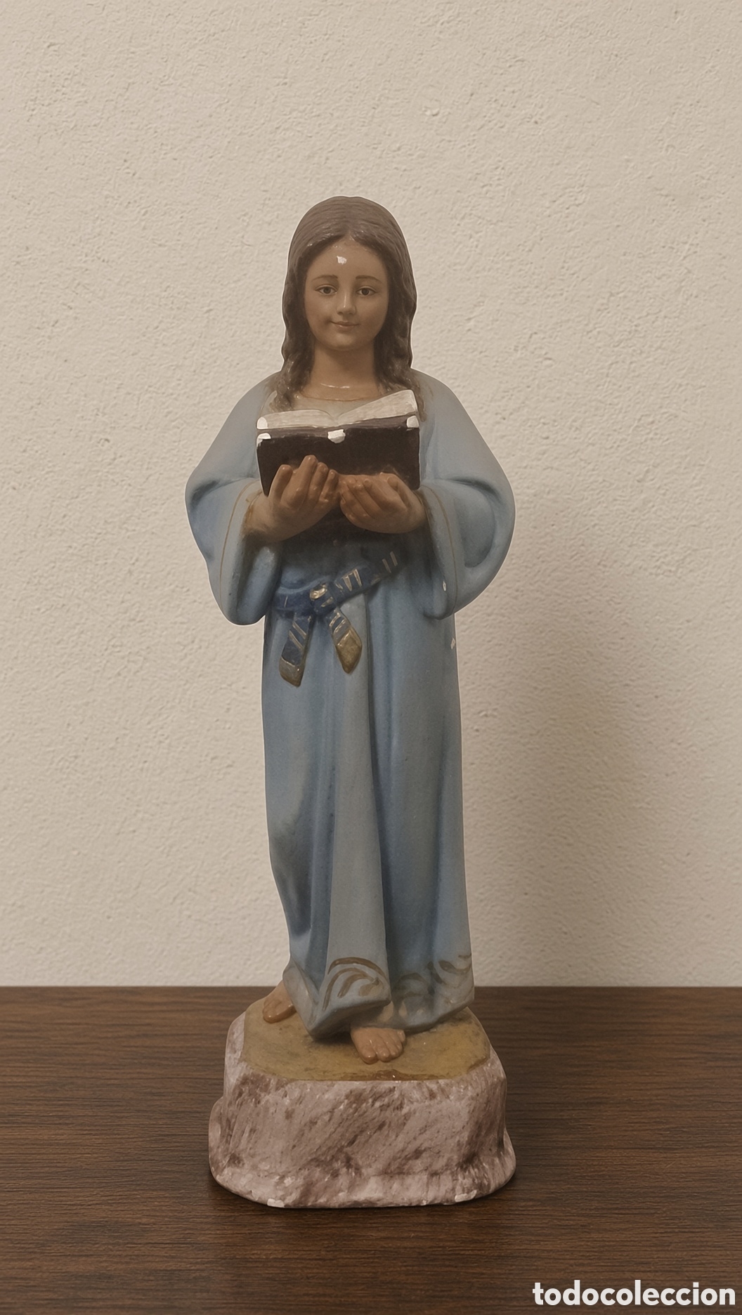 Figuras de Bel&eacute;n: Figurilla religiosa antigua Representa a una joven o santa leyendo un libro