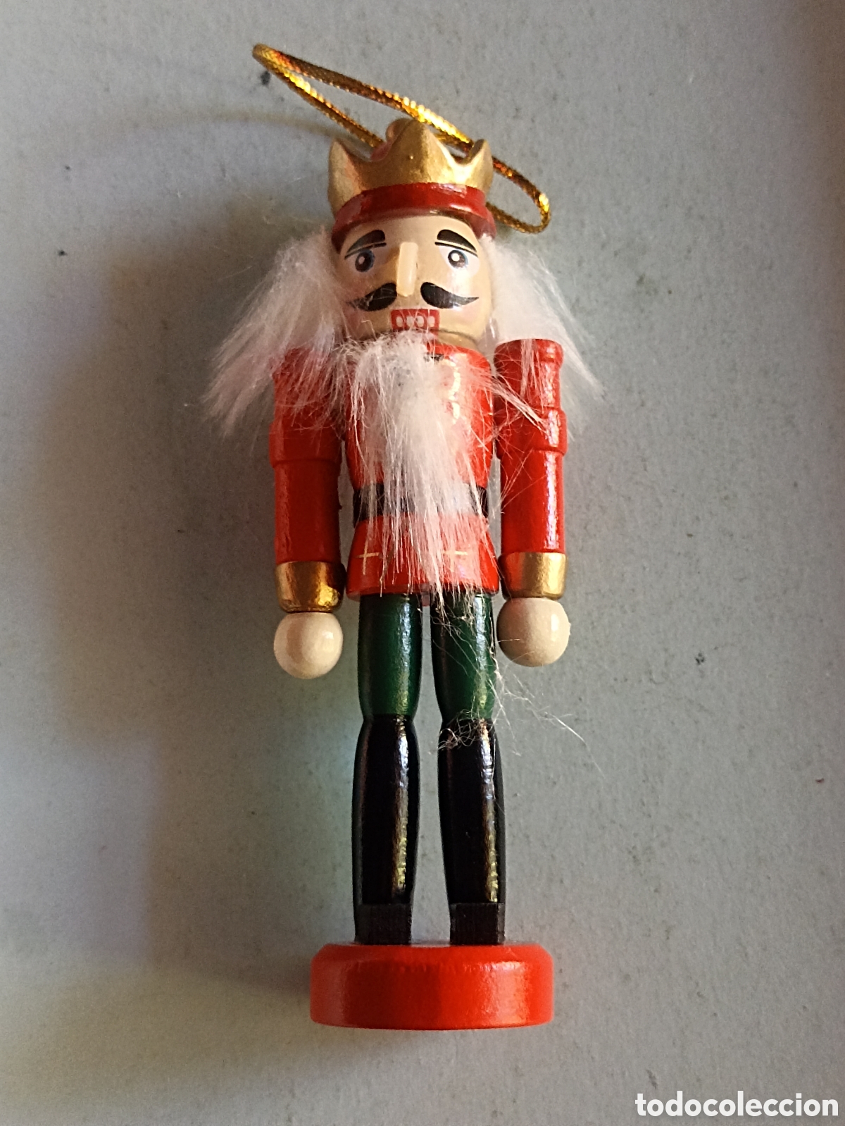 Figuras de Bel&eacute;n: Soldado cascanueces con casaca roja y corona 12 cms de alto