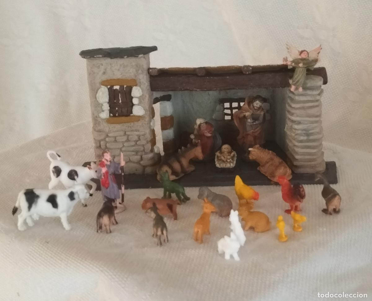 Figuras de Bel&eacute;n: BELEN - PESEBRE CON 24 FIGURAS DE PVC + PESEBRE