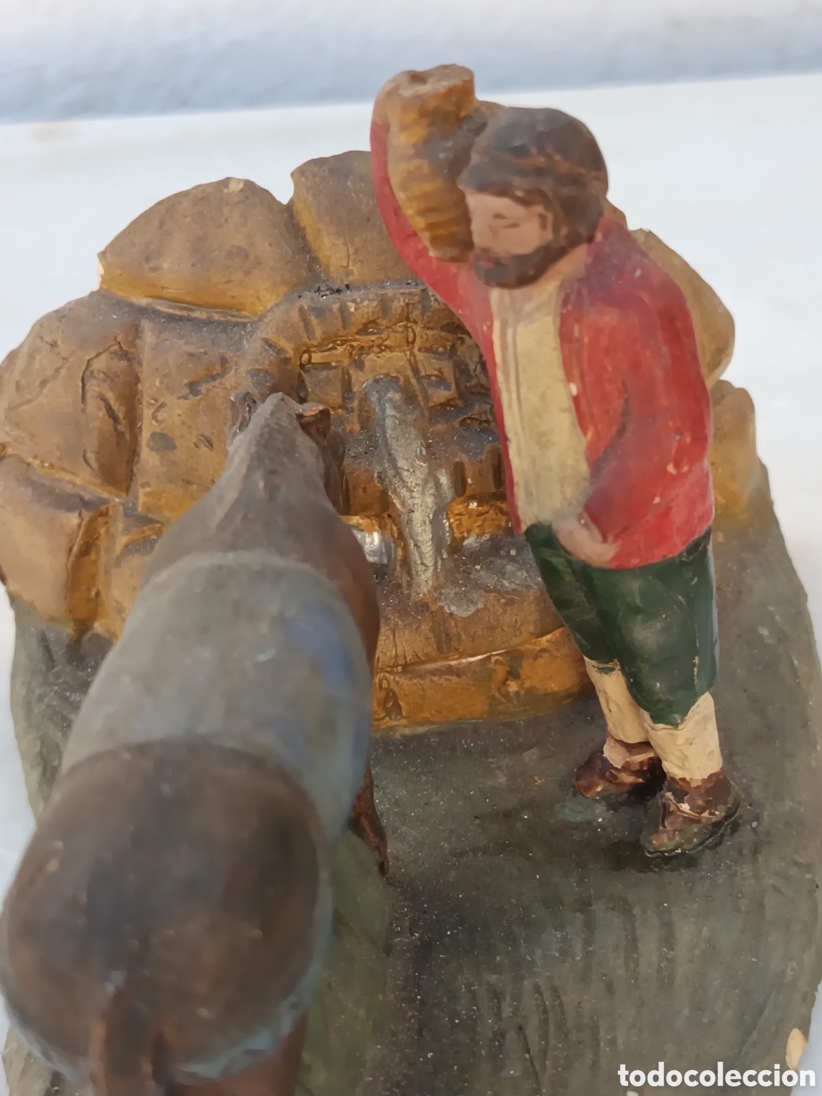Figuras de Bel&eacute;n: Antigua figura de Bel&eacute;n terracota Murcia burra bebiendo de una fuente natural
