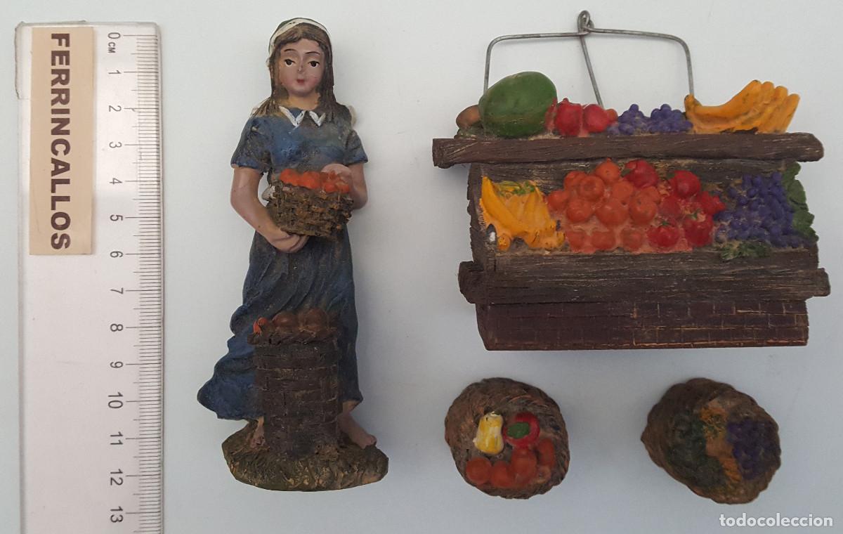 Figuras de Bel&eacute;n: LOTE PUESTO DE FRUTAS VERDURAS Y VENDEDORA DE BELEN CON CESTAS Y BALANZA 12 CM - ACCESORIOS MERCADO