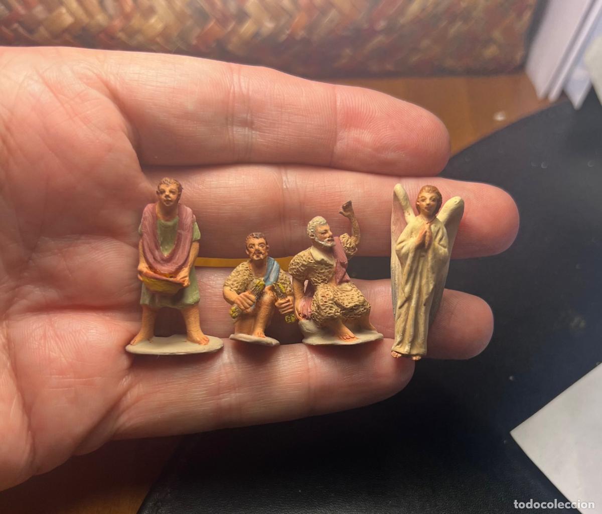 Figuras de Bel&eacute;n: Figuras de Bel&eacute;n. Anunciaci&oacute;n a los pastores. Hermanos Castells. &Aacute;ngel 3,6 cm . Miniatura.