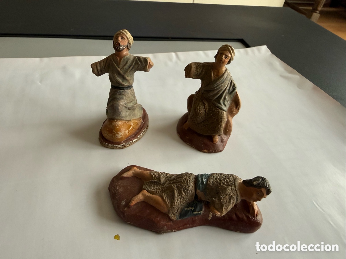 Figuras de Bel&eacute;n: 3 Figuras Belen. Terracota. Base de madera. CASTELLS ? Faltan brazos