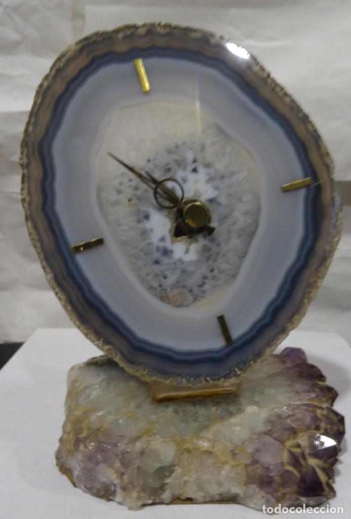 Coleccionismo de gemas: Piedra amatista con reloj. - Foto 1