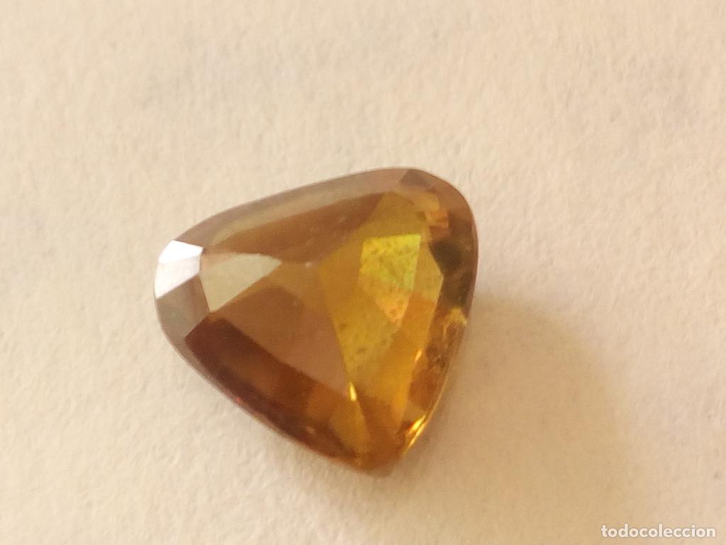 Coleccionismo de gemas: Esfena amarillo en forma de pera de 2.18 Ct. - Foto 3