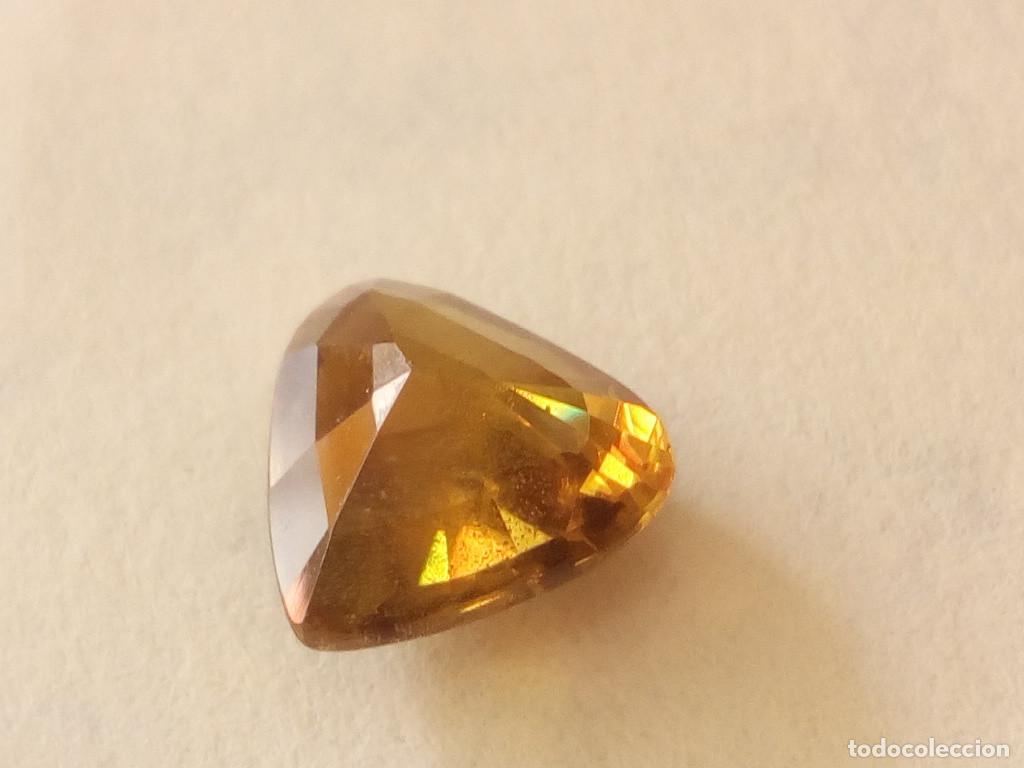 Coleccionismo de gemas: Esfena amarillo en forma de pera de 2.18 Ct. - Foto 4