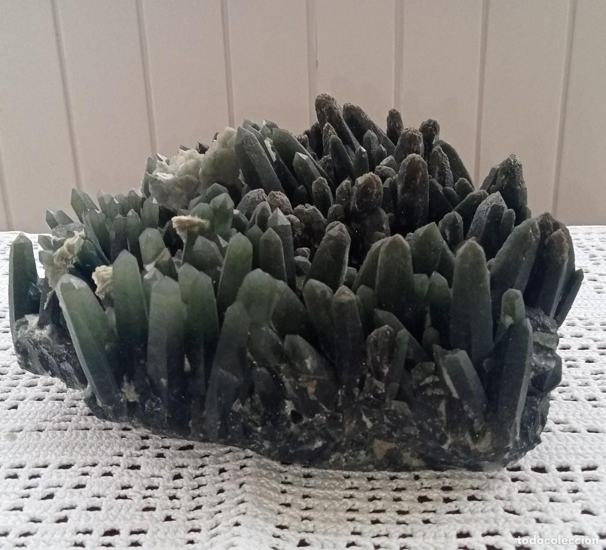 Coleccionismo de gemas: Magnifico Cluster de cuarzo verde de mongolia - Foto 1