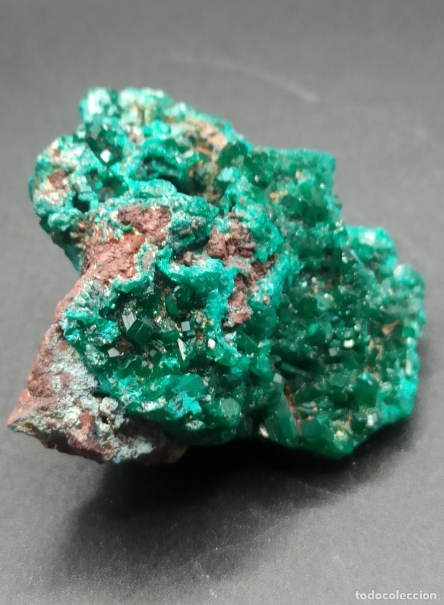 Coleccionismo de gemas: Dioptasa verde en drusa - Foto 4