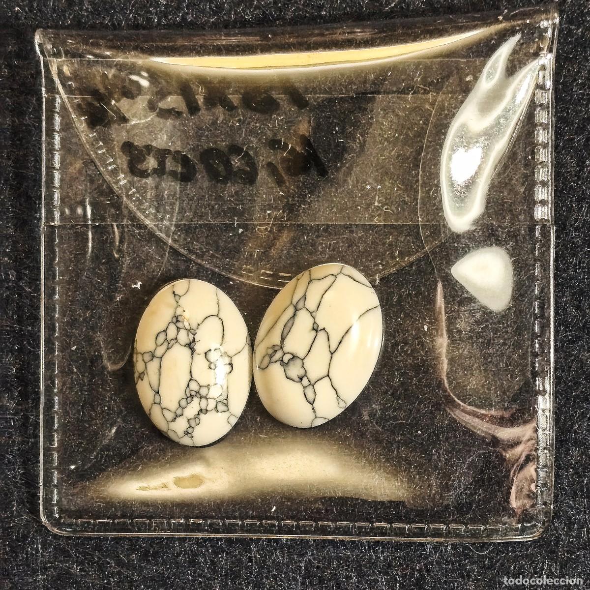 Gem collecting: PAREJA DE HOWLlTAS TALLA OVAL CABUJON. MED. 18 X 13. PESO 16,60 CTS