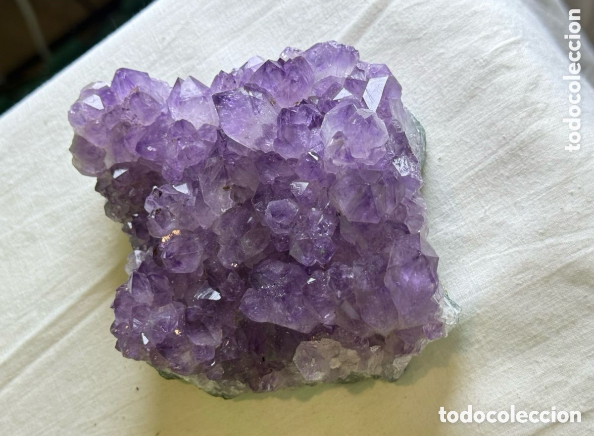 Gem collecting: Gran drusa de amatista natural m&aacute;s de 1 kg cristal mineral violeta pieza decorativa colecci&oacute;n