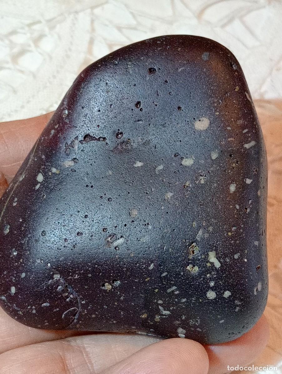 Coleccionismo de gemas: CANTO RODADO DE P&Oacute;RFIDO NEGRO IMPERIAL