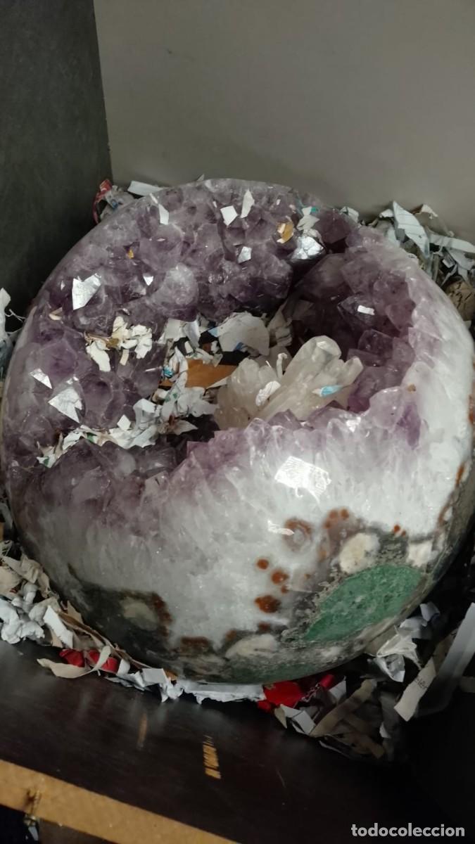 Coleccionismo de gemas: Geoda art&iacute;stica de amatista en forma de esfera