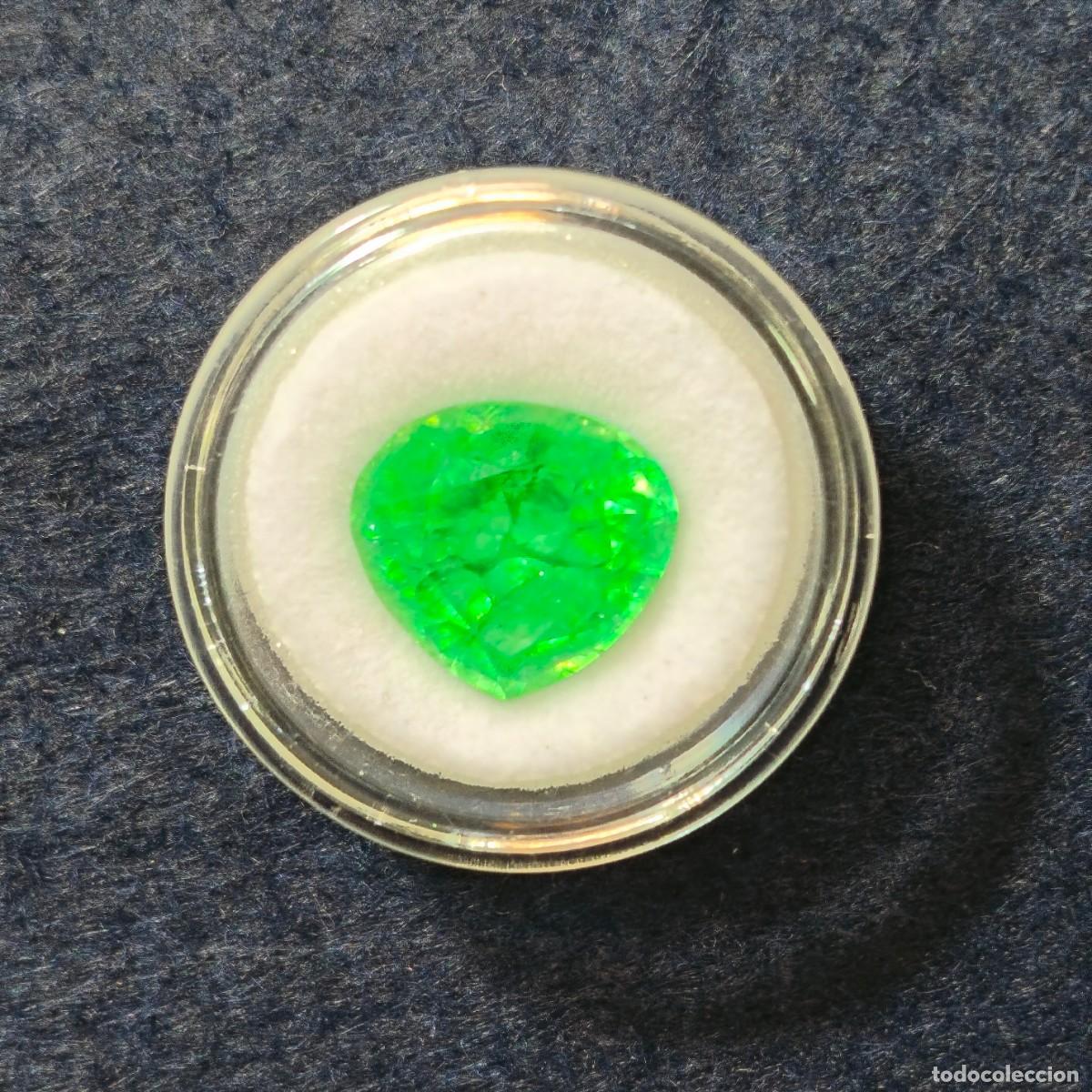 Colecionismo de pedras preciosas: ESMERALDA NATURAL TALLA CORAZON. MED. 14,4 X 13,3 MM. PESO 9,80 CTS