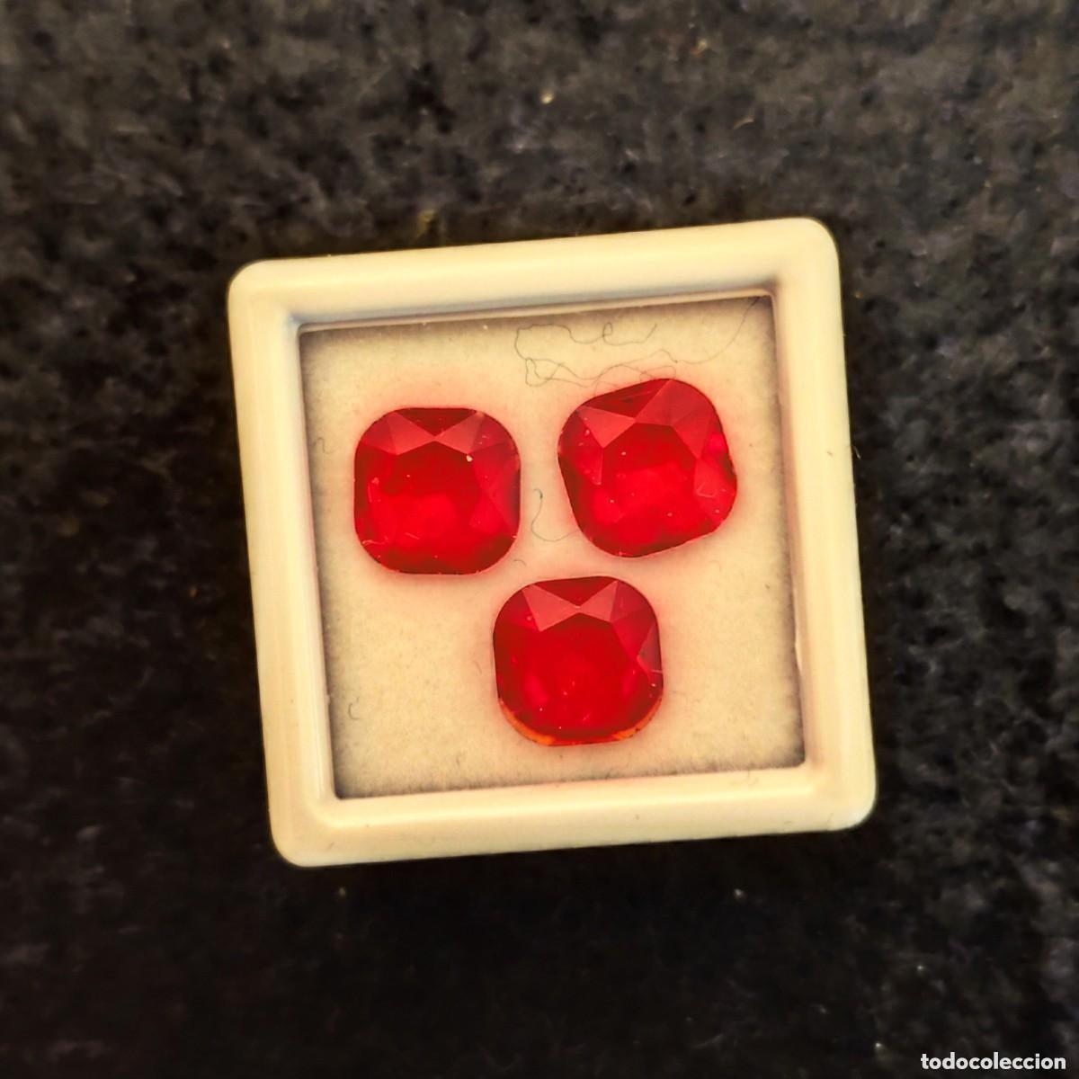Coleccionismo de gemas: 3 RUBIS SINTETICOS TALLA EN FORMA COJIN. MED. 8 X 8 MM. PESO 5,70 CTS