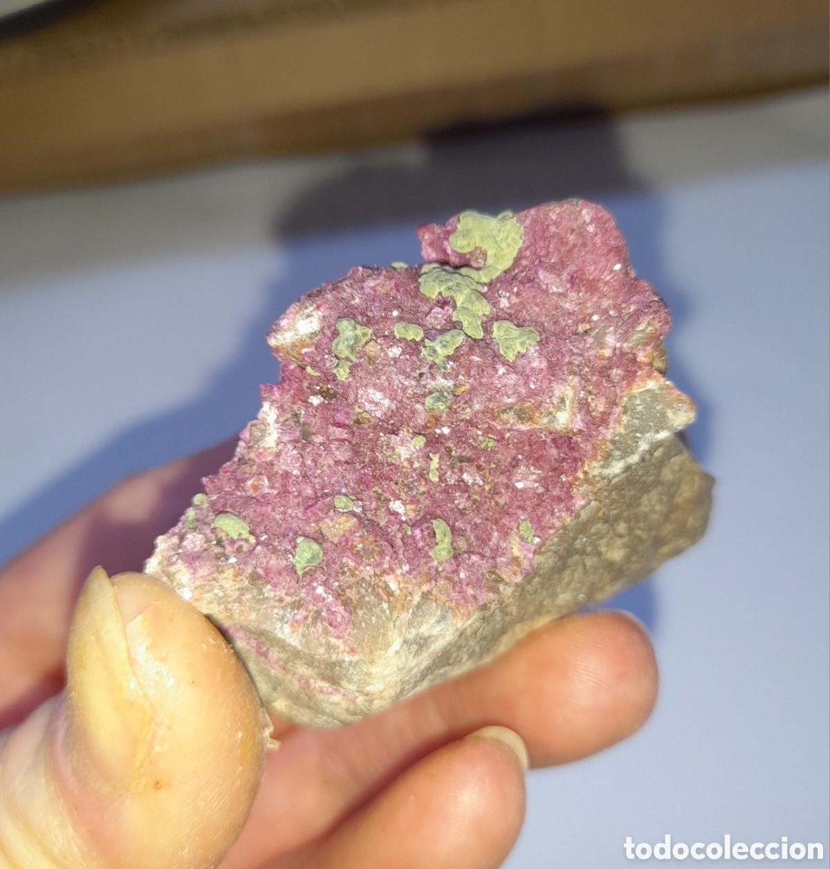 Coleccionismo de gemas: Cobaltocalcita con Kolwezita - 54 gramos