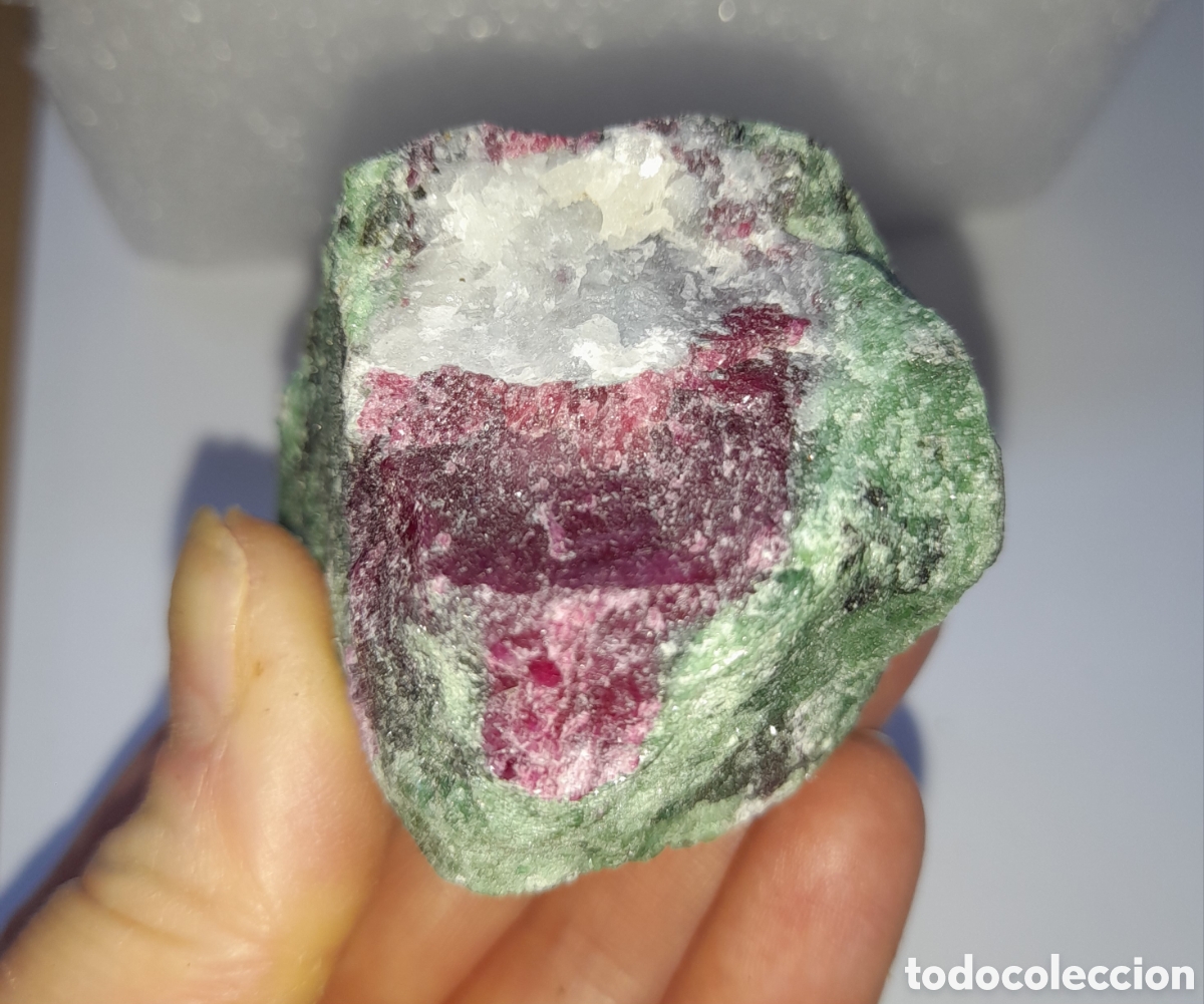 Coleccionismo de gemas: Rub&iacute; en Zoisita (Anyolita) - 103 gramos.