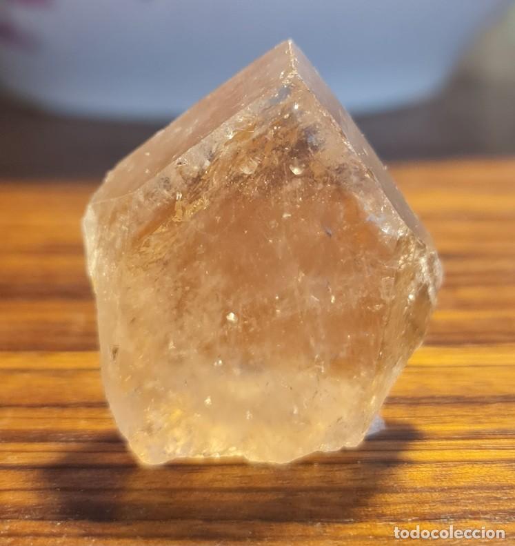 Coleccionismo de gemas: Cristal Natural de Topacio de Pakist&aacute;n 43g de Transici&oacute;n de Color &Uacute;nica