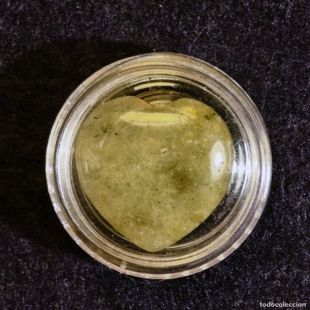 Sammlung von Edelsteinen: CORAZON DE JADE O JADEITA. MED. 20 X 20 MM. PESO 17,40 CTS