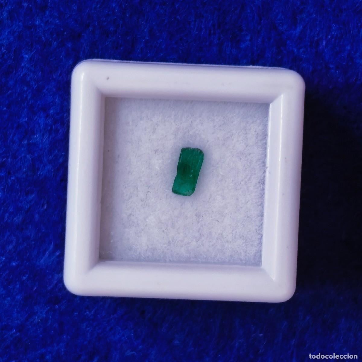 Coleccionismo de gemas: ESMERALDA NATURAL EN BRUTO. MED. 4 X 1,5 MM. PESO 0,10 CTS