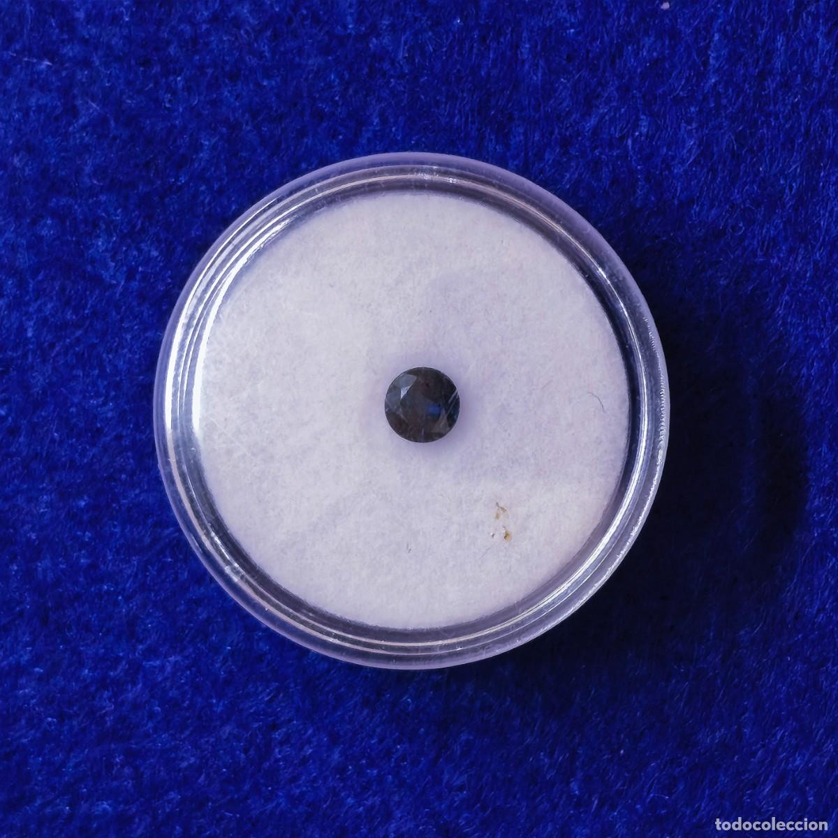 Collectionnisme de gemmes: ZAFIRO AZUL NATURAL EN TALLA BRILLANTE MED. 5,60 MM. PESO 0,48 CTS
