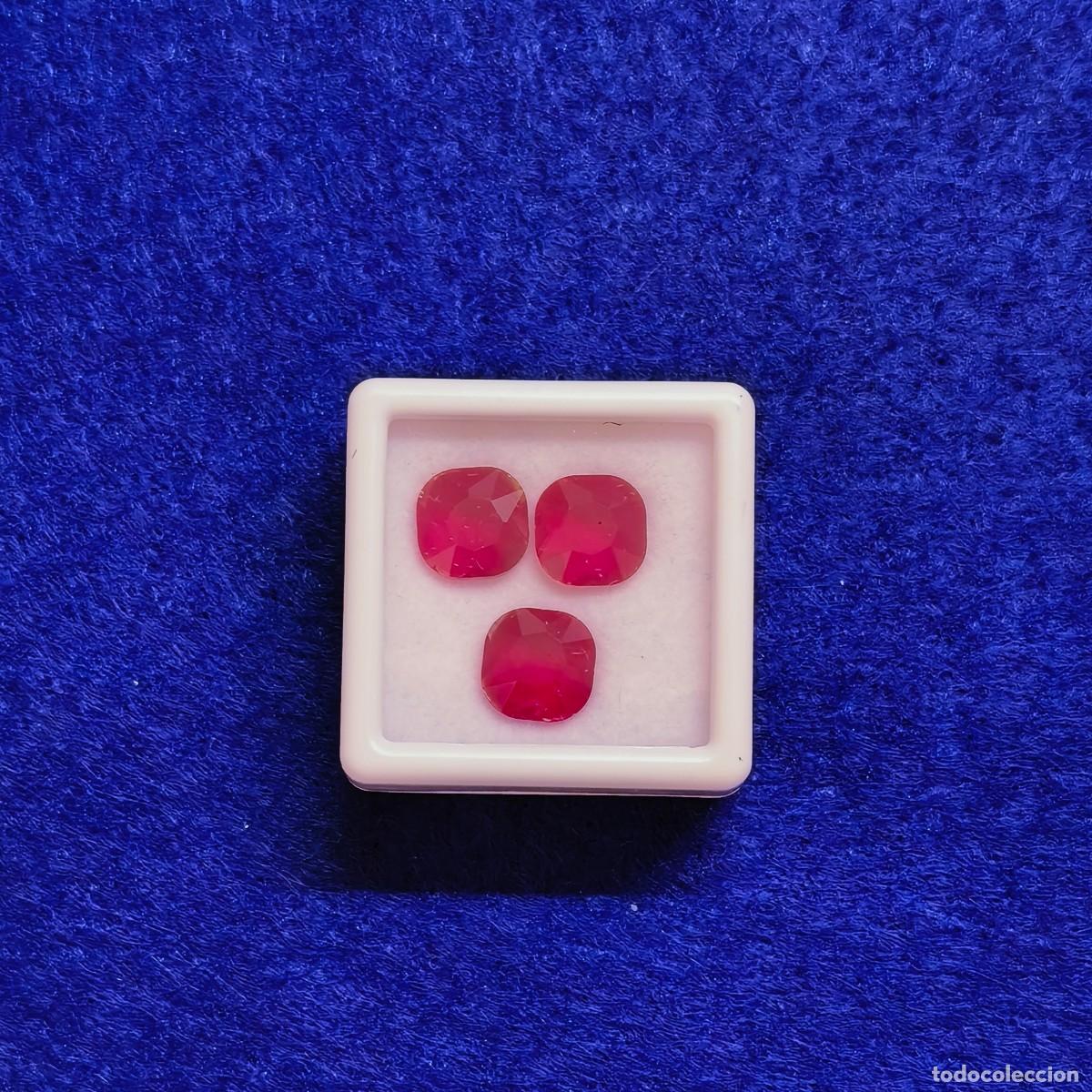 Colecionismo de pedras preciosas: 3 RUBIS SINTETICOS TALLA COJIN. MED. 8 X 8 MM. PESO 4,70 CTS