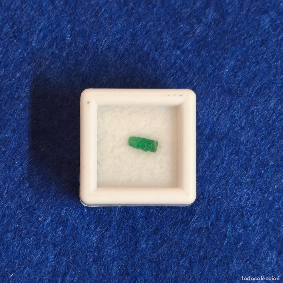 Collectionnisme de gemmes: ESMERALDA NATURAL EN BRUTO. MED. 4,8 X 1,8 MM. PESO 0,18 CTS.