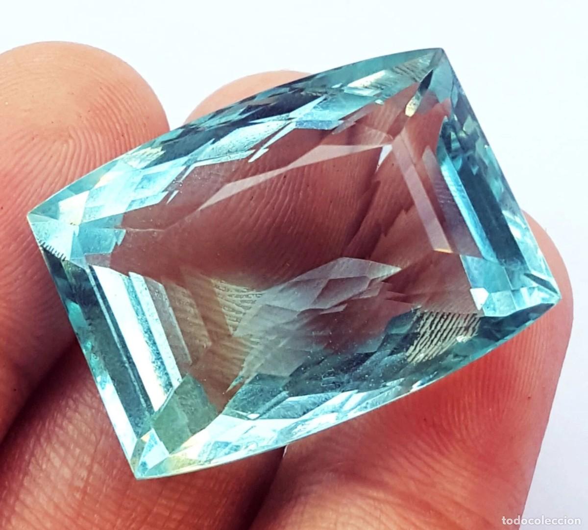 Collezionismo di gemme: AGUAMARINA CORAZON DE 56.70.CT + CERTIFICADO GGL - 29.16.MM X 21.82.MM X 15.06.MM