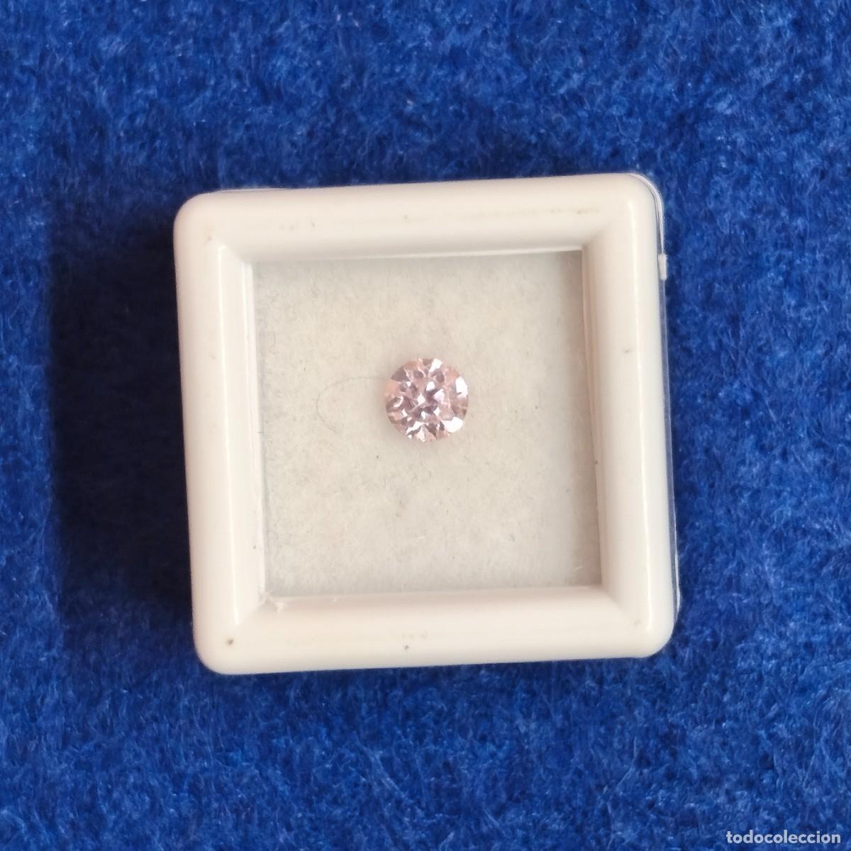 Sammlung von Edelsteinen: CIRCONITA VIOLETA TALLA BRILLANTE. MED. 3,5 MM. PESO 0,36 CTS.