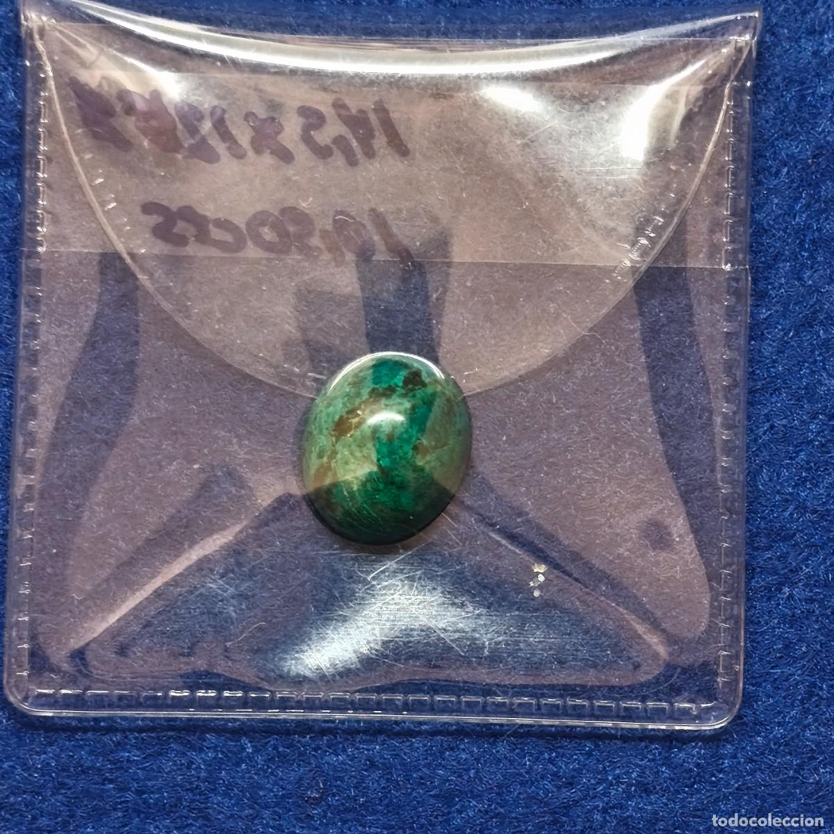 Gem collecting: ZOISITA EN TALLA OVAL CABUJON 14,5 X 12,5 MM. PESO 12,50 CTS