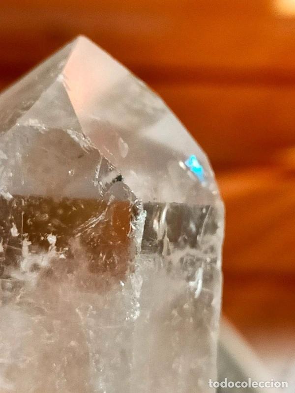 Sammlung von Edelsteinen: Punta in Quarzo Ialino con arcobaleno