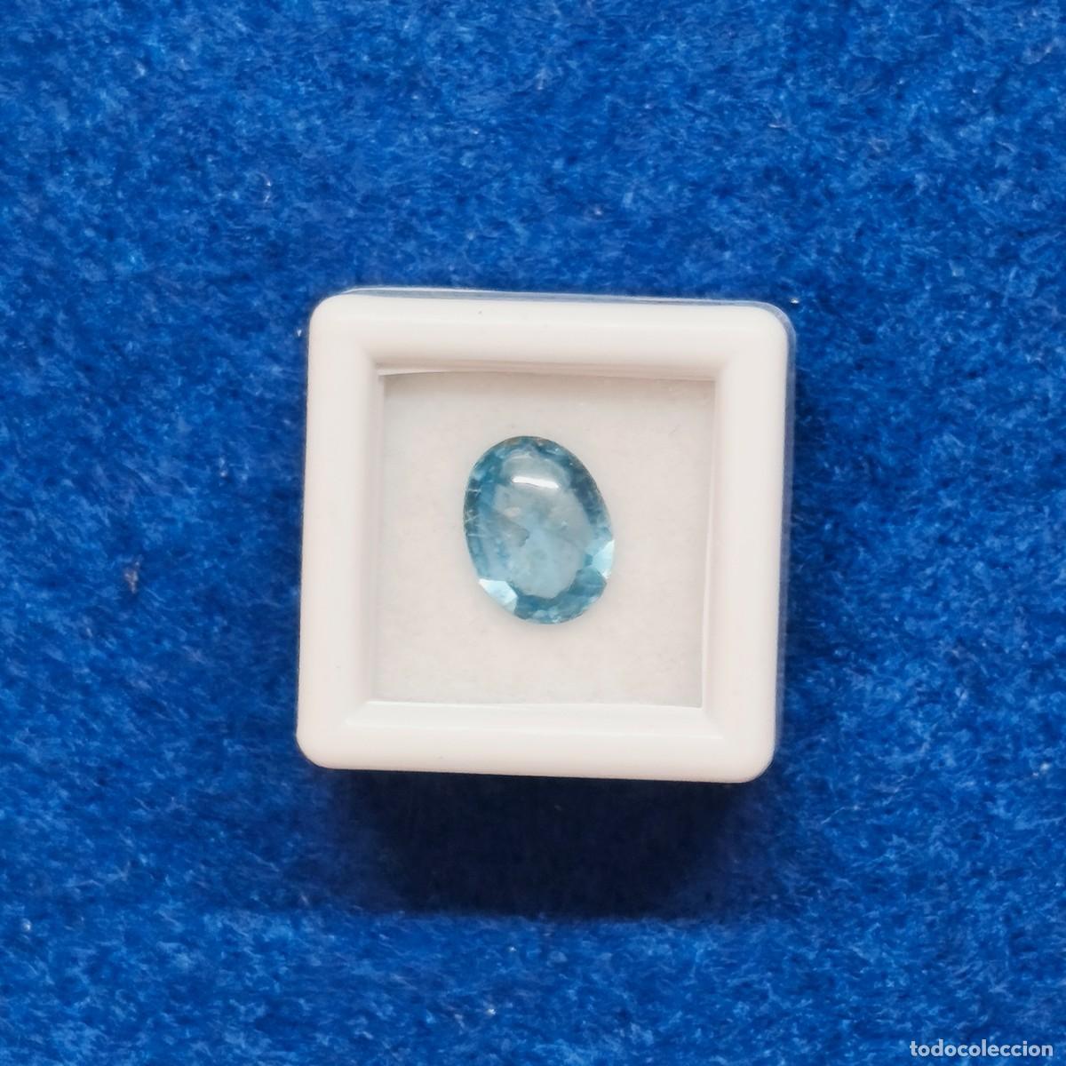 Sammlung von Edelsteinen: TOPACIO AZUL CABUJON OVAL MED. 8 X 6 MM. PESO 1,20 CTS