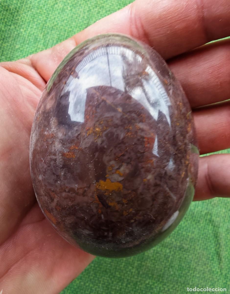 Colecionismo de pedras preciosas: Huevo de jaspe ciruela, de 7 x 5 cm.