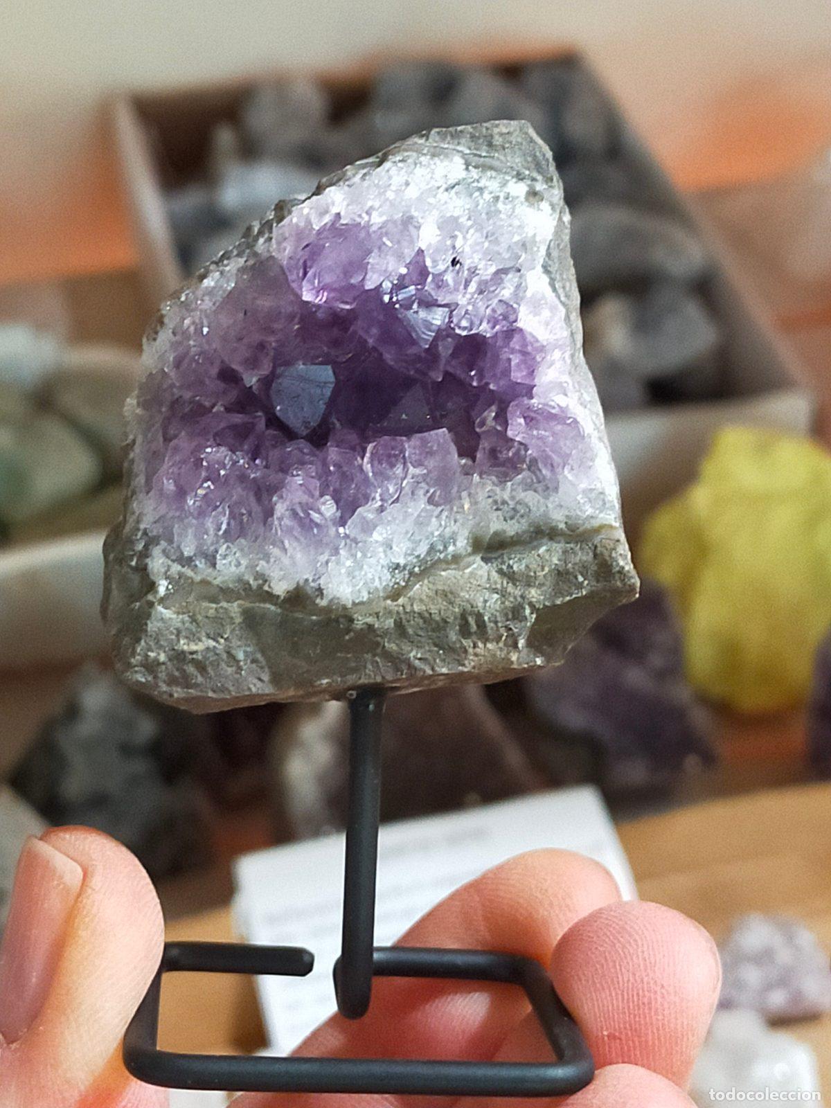 Coleccionismo de gemas: Geode di Ametista su Piedistallo | Cristallo Naturale per Cristalloterapia