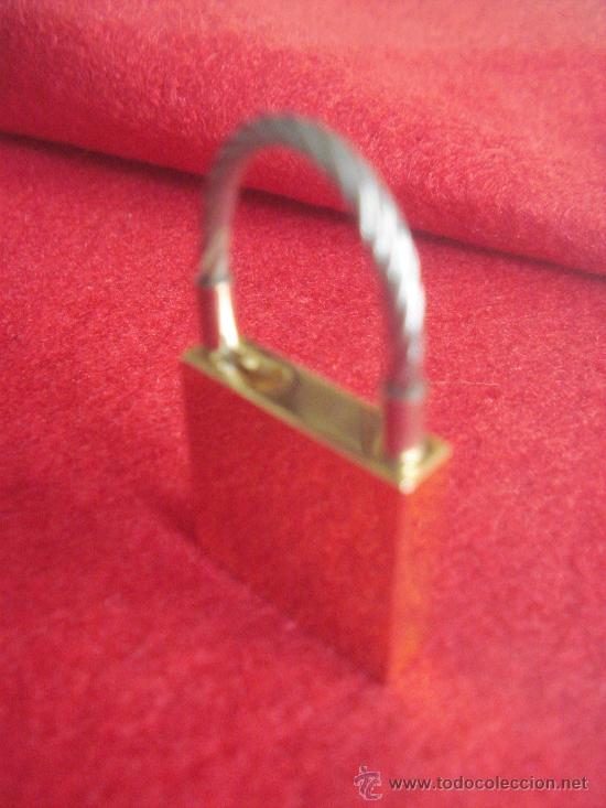 Coleccionismo de llaveros: LLAVERO EN FORMA DE CANDADO. - Foto 2