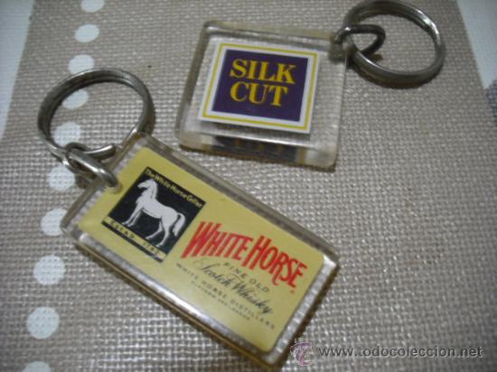 Coleccionismo de llaveros: DOS LLAVEROS PUBLICIDAD  -  SILK CUT -  WHITE HORSE  -