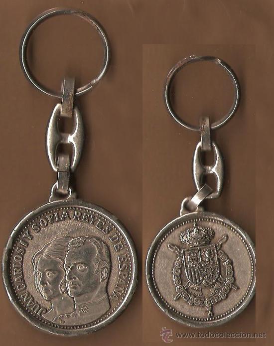 Coleccionismo de llaveros: Llavero antiguo de los Reyes de Espa&ntilde;a Juan Carlos y Sof&iacute;a en metal