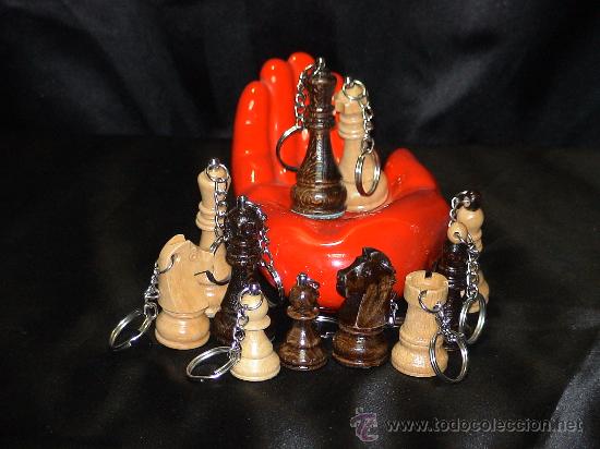 Coleccionismo de llaveros: Chess. Llavero de Ajedrez de madera: La Dama negra - Foto 2