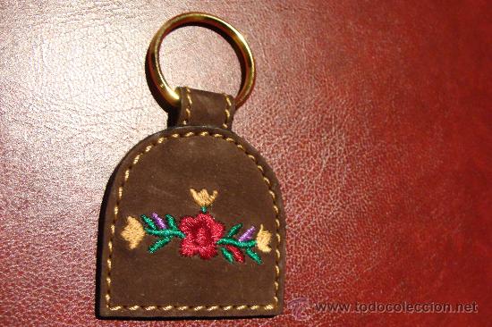 Collection of Keychains: LLAVERO CON BORDADOS