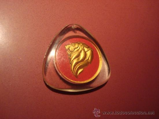 Coleccionismo de llaveros: LLAVERO  ESCUDO DE PEUGEOT  A&Ntilde;O 60 RARO CABEZA LEON