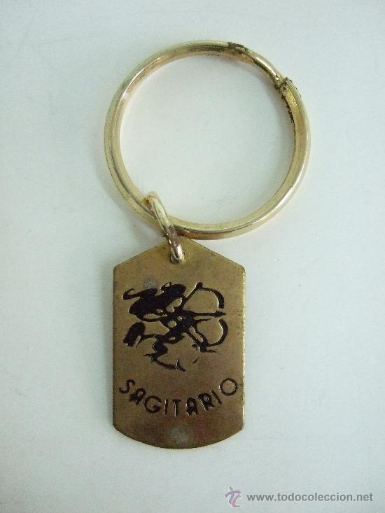 Collectionnisme de portes-cl&eacute;s: LLAVERO PEQUE&Ntilde;A CHAPA DORADA CON EL SIGNO DE SAGITARIO