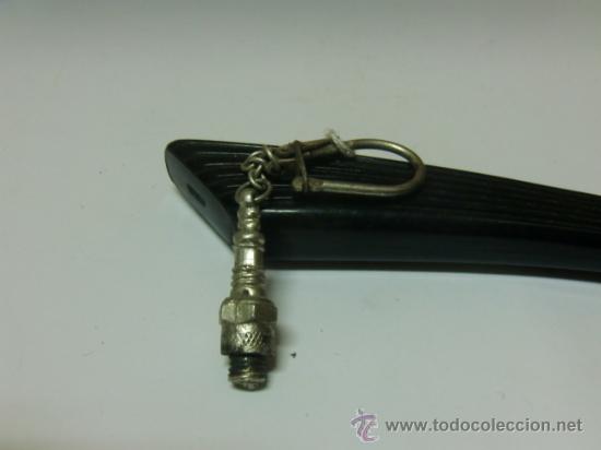 Coleccionismo de llaveros: Llavero de metal, es una buj&iacute;a