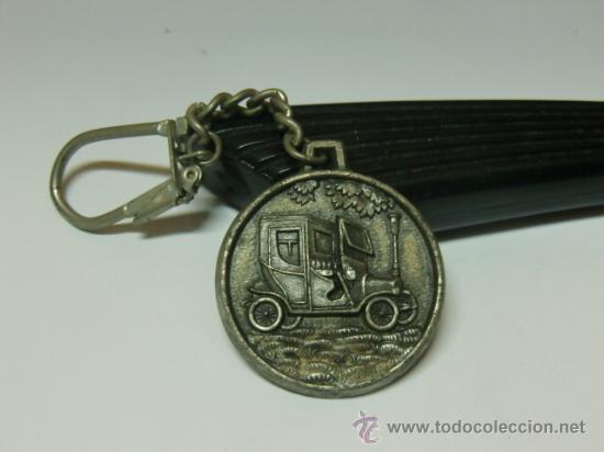 Collection of Keychains: Llavero Milliat Saula, con motivo de carruaje, pl&aacute;stico