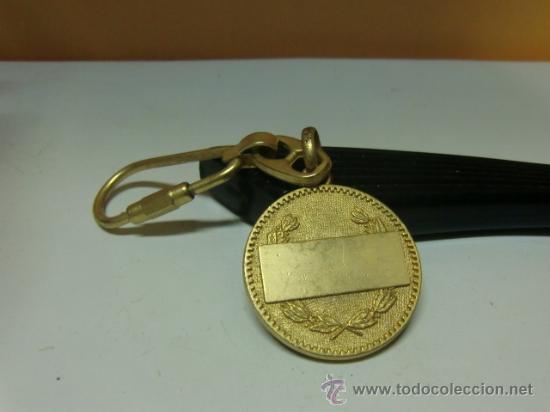 Coleccionismo de llaveros: Llavero metal dorado. Orla - Foto 2