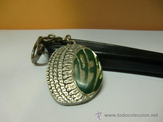 Collection of Keychains: Llavero neum&aacute;ticos. Metal y esmalte PNEU GENERAL