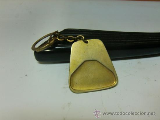 Coleccionismo de llaveros: Llavero metal del Valle de los Ca&iacute;dos. Repujado - Foto 2