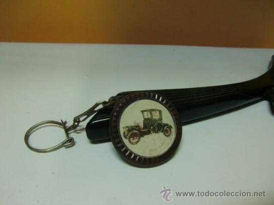 Coleccionismo de llaveros: Llavero de pl&aacute;stico. Coche antiguo - Foto 1