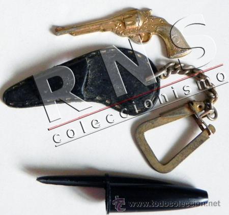 Coleccionismo de llaveros: ANTIGUO LLAVERO - PISTOLA DORADA Y FUNDA - IMITACI&Oacute;N ARMA DE FUEGO PEQUE&Ntilde;A - CREO QUE ES METAL